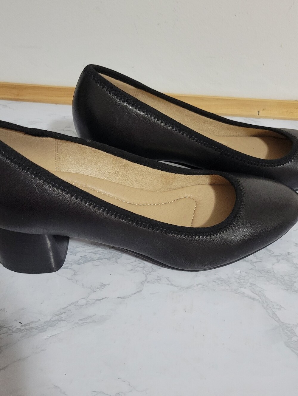Women's Earth Etrellia Black Pumps, Size 8.5 M - Picture 3 of 6